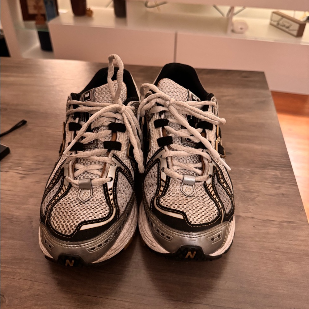 New Balance White and Black Athletic Shoes for Performance